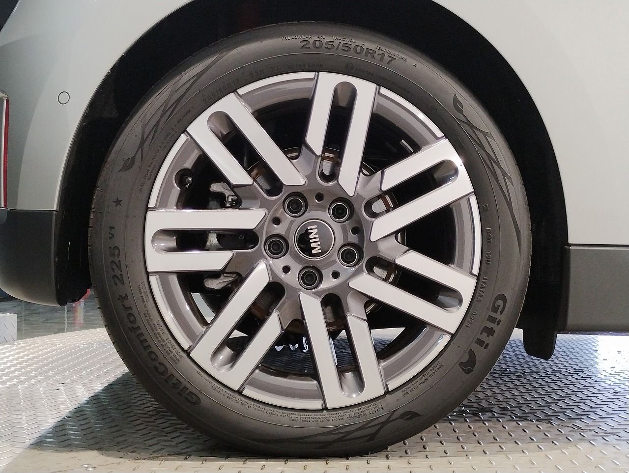 J01 MINI Cooper E