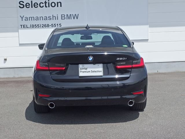 320i Sedan RHD