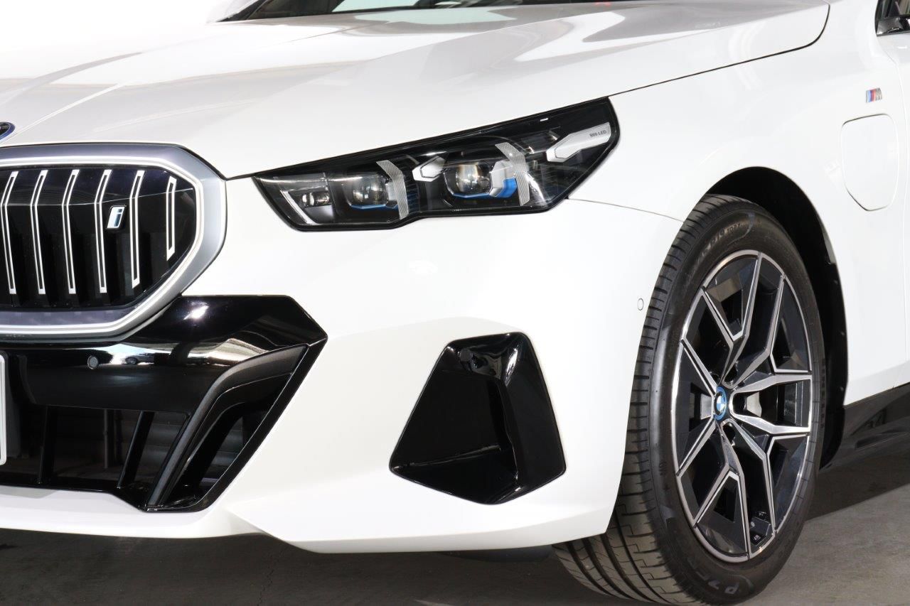 BMW i5 eDrive40 Sedan RHD