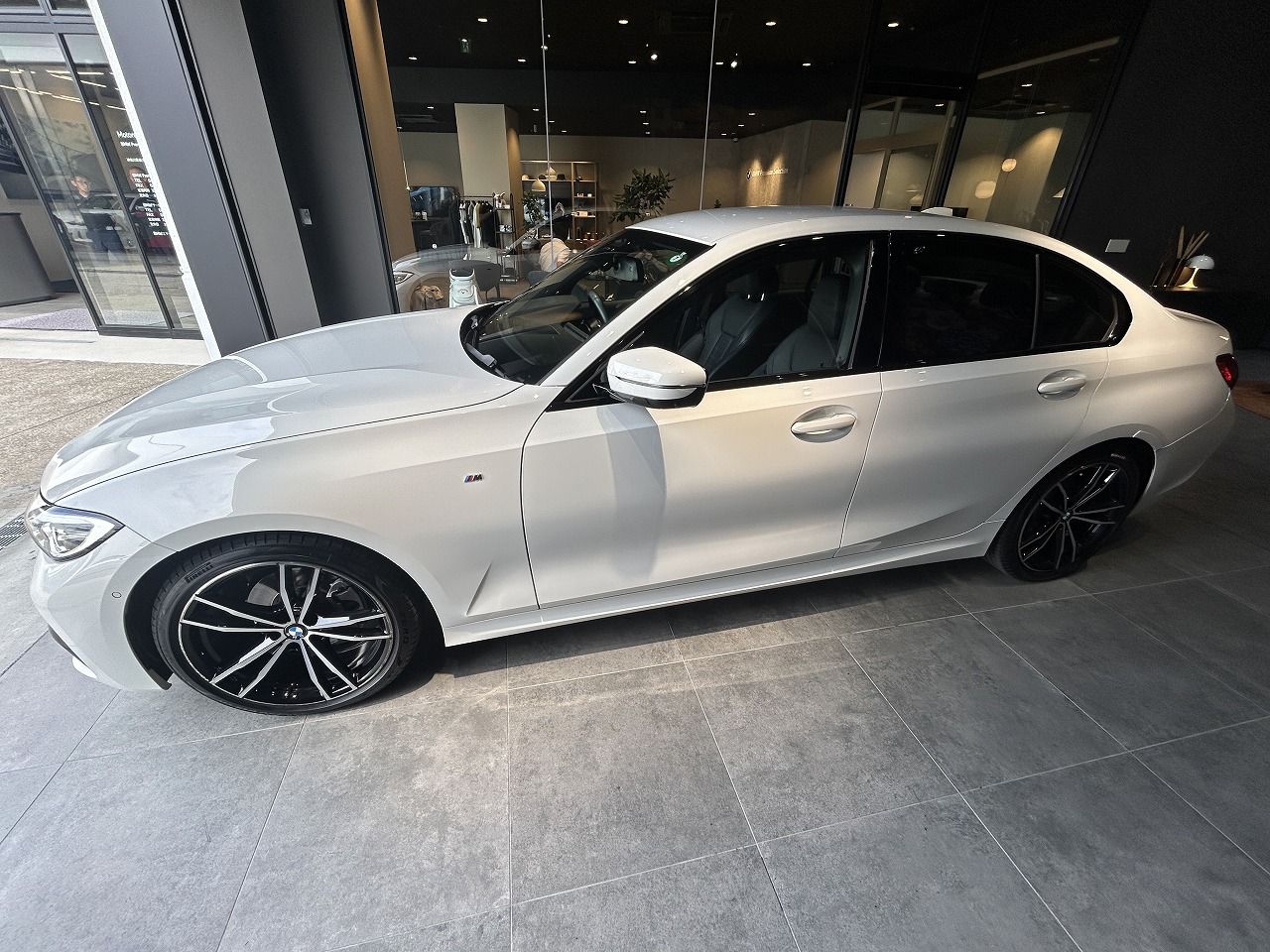 G20 320d xDrive RHD Saloon