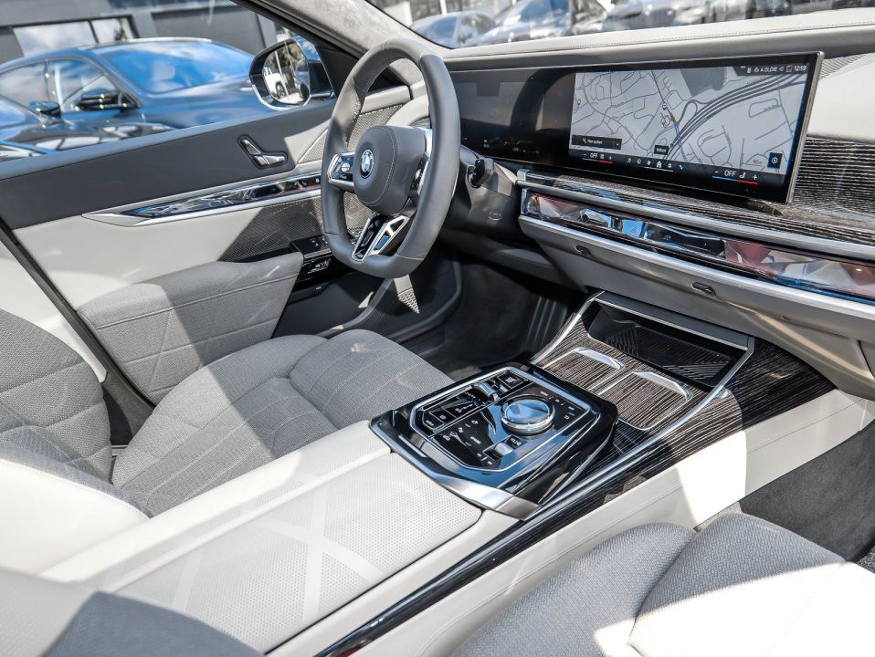 BMW 740