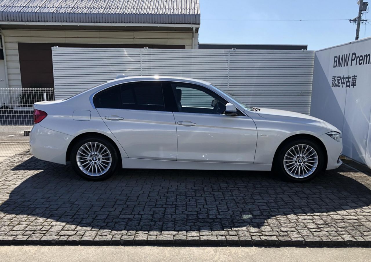 320D SEDAN RHD