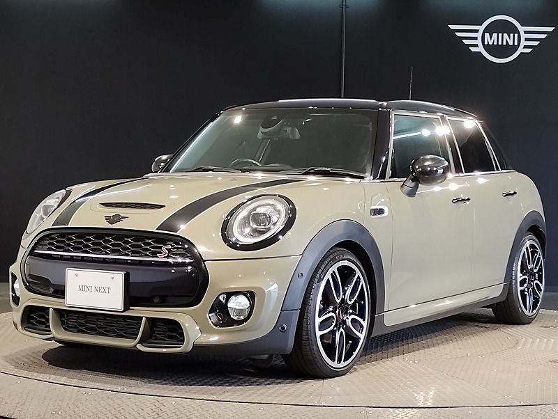 THE NEW MINI COOPER S 5 DOOR.