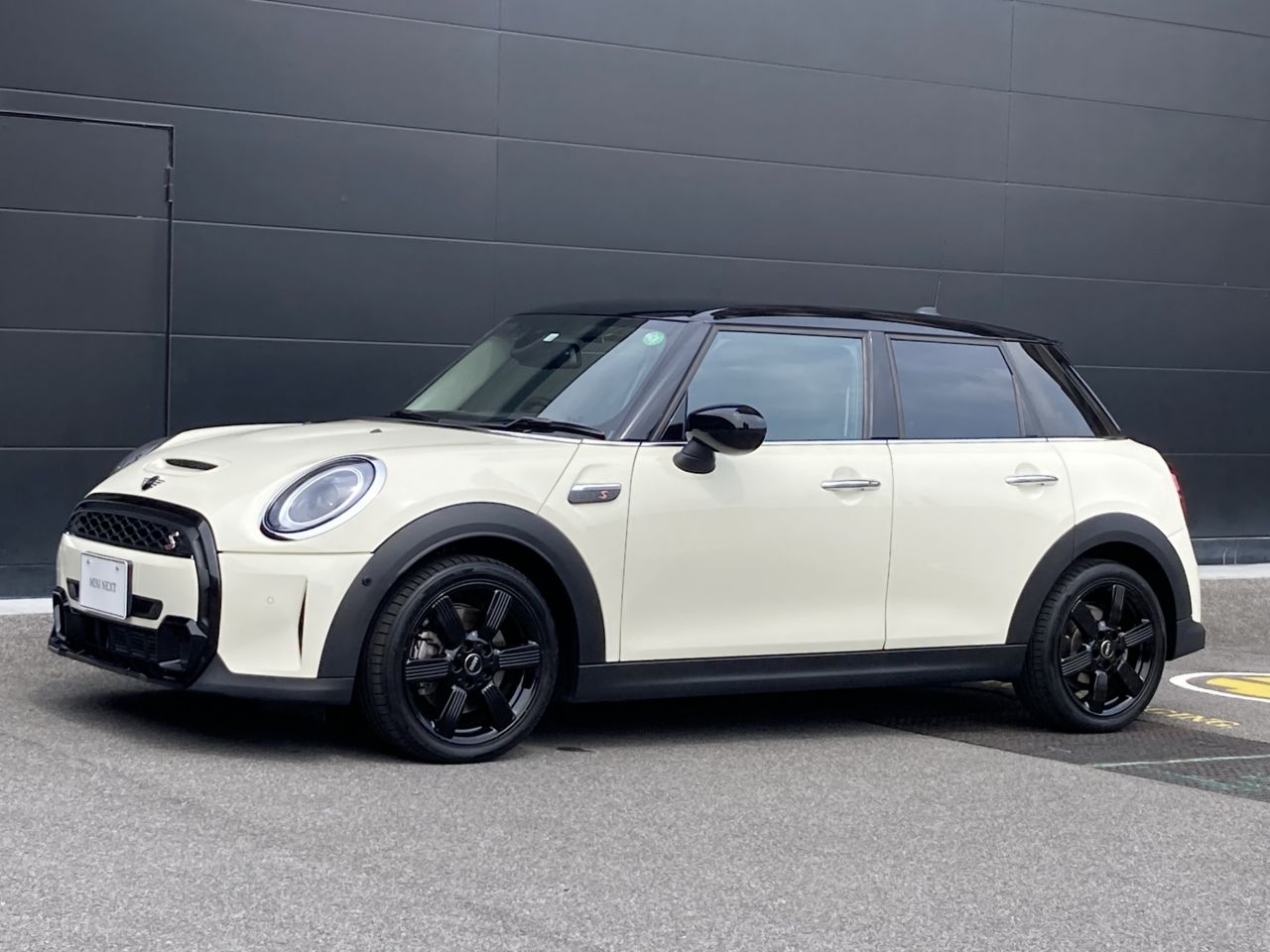 MINI COOPER S 5 DOOR.
