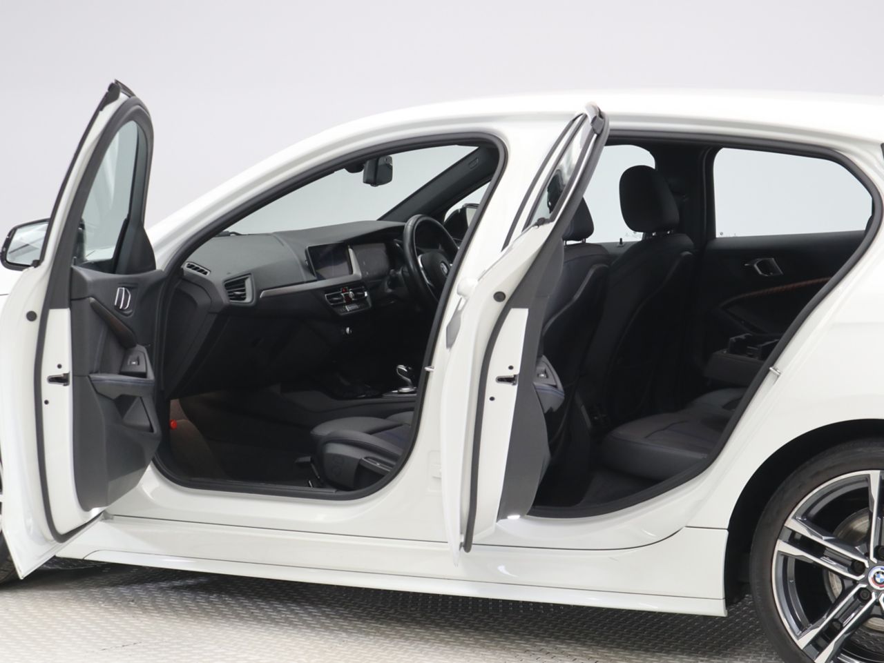 F40 118d Sports Hatch 5-door B47 2.0d