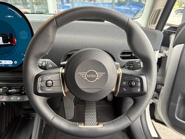 J01 MINI Cooper E