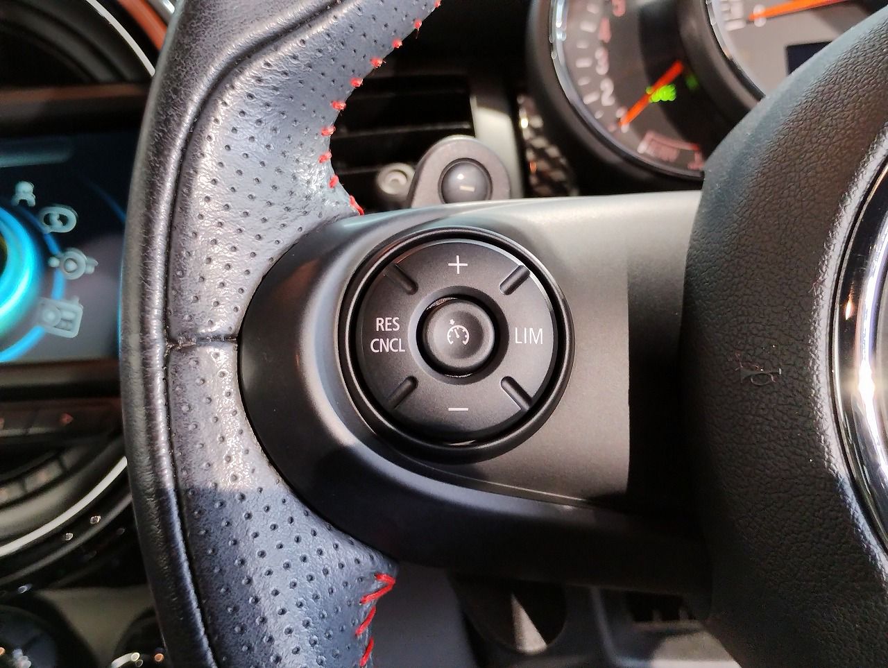 F55 COOPER S D(AT)