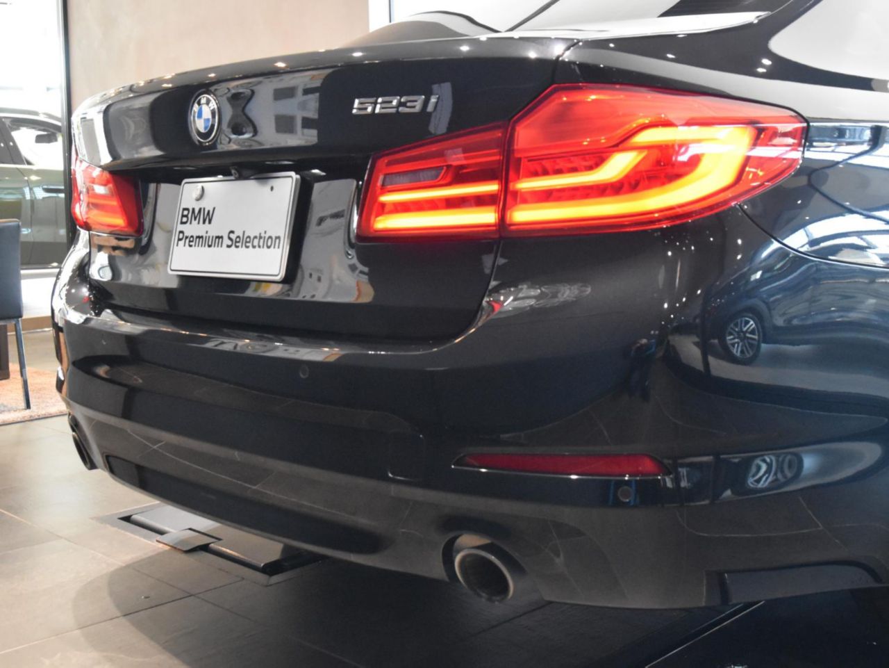 523I