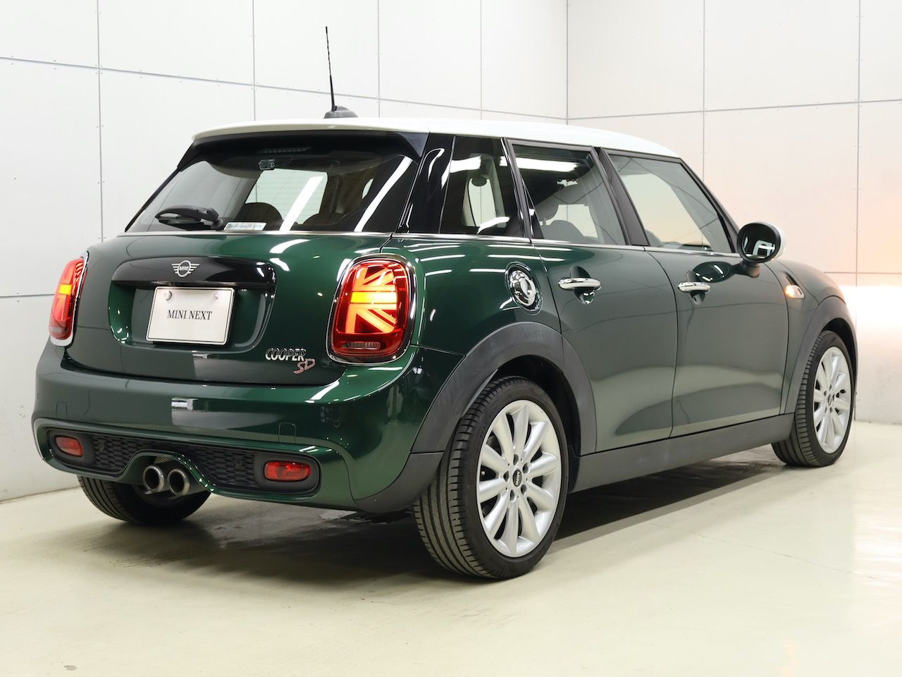 F55 COOPER S D(AT)