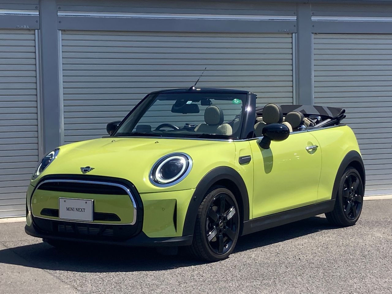 MINI COOPER CONVERTIBLE.