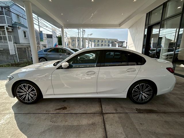 G20 320d xDrive RHD Saloon