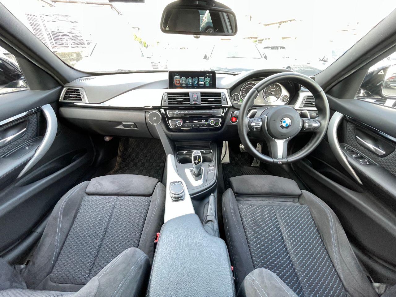320D SEDAN RHD