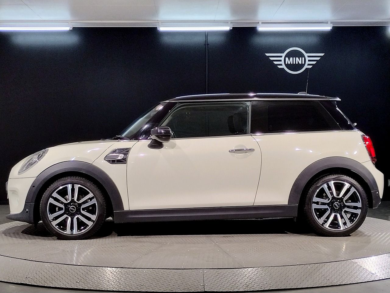 F56 MINI Cooper 3-Door Hatch LCI