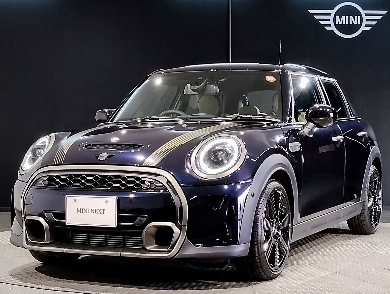 MINI COOPER S 5 DOOR RESOLUTE EDITION.