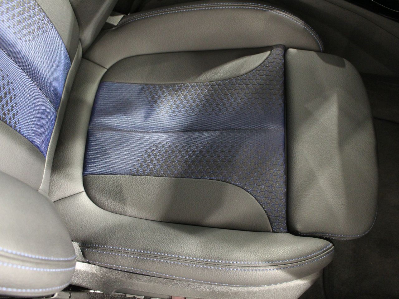 F40 118d Sports Hatch 5-door B47 2.0d