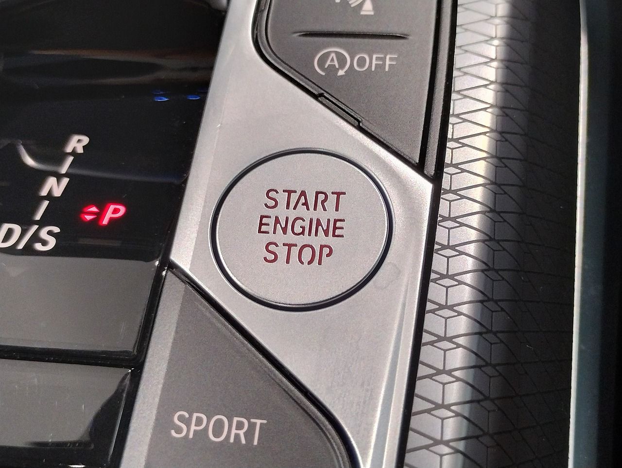 320d xDrive Berline RHD