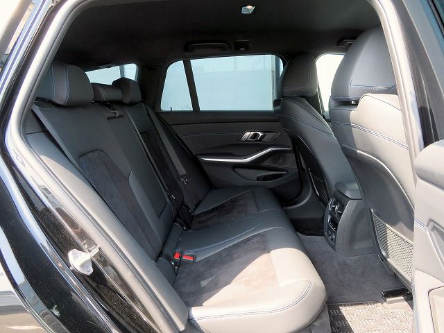 G21 320i RHD