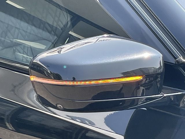 530e Sedan RHD