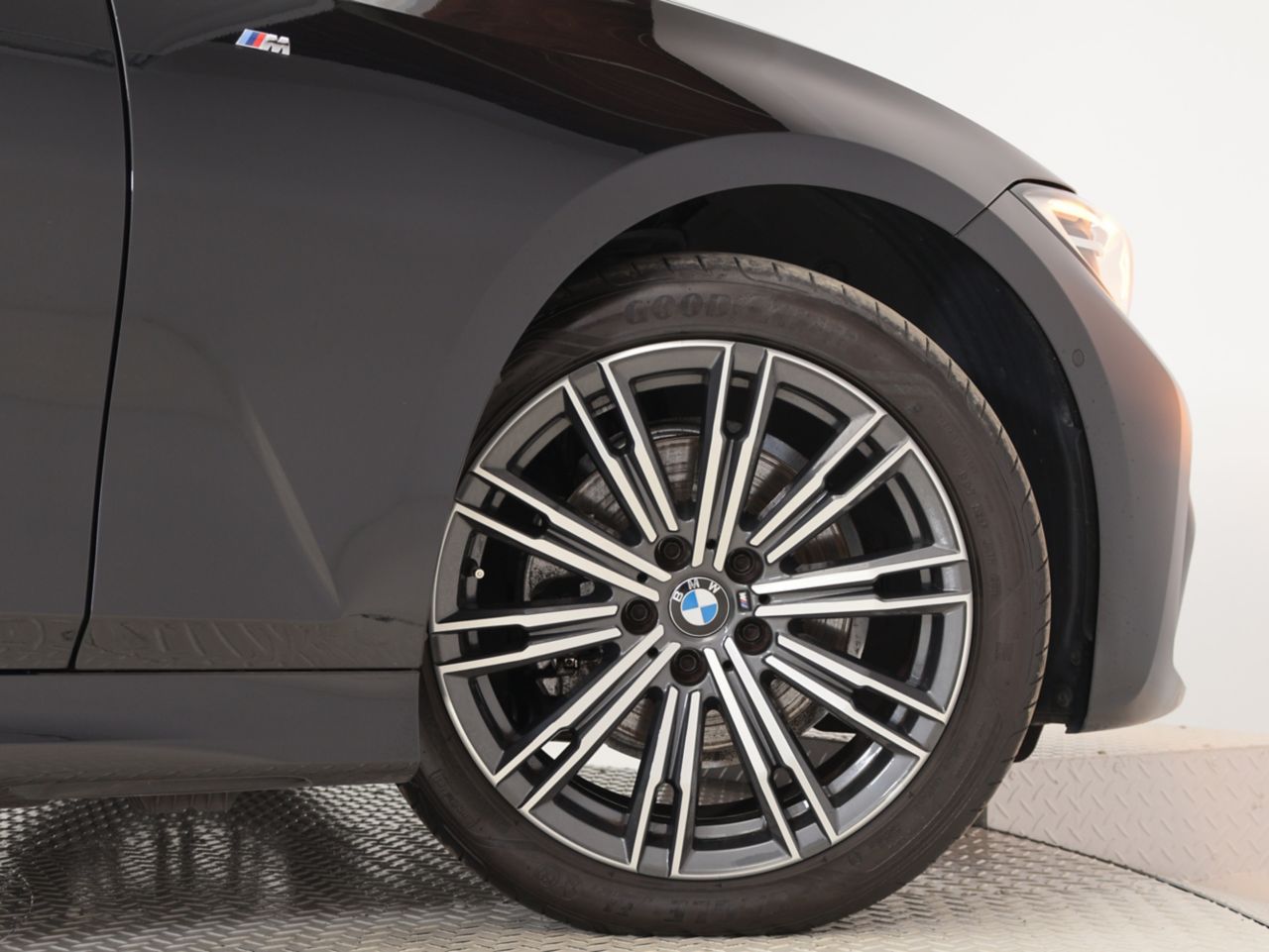 G20 320d xDrive RHD Saloon