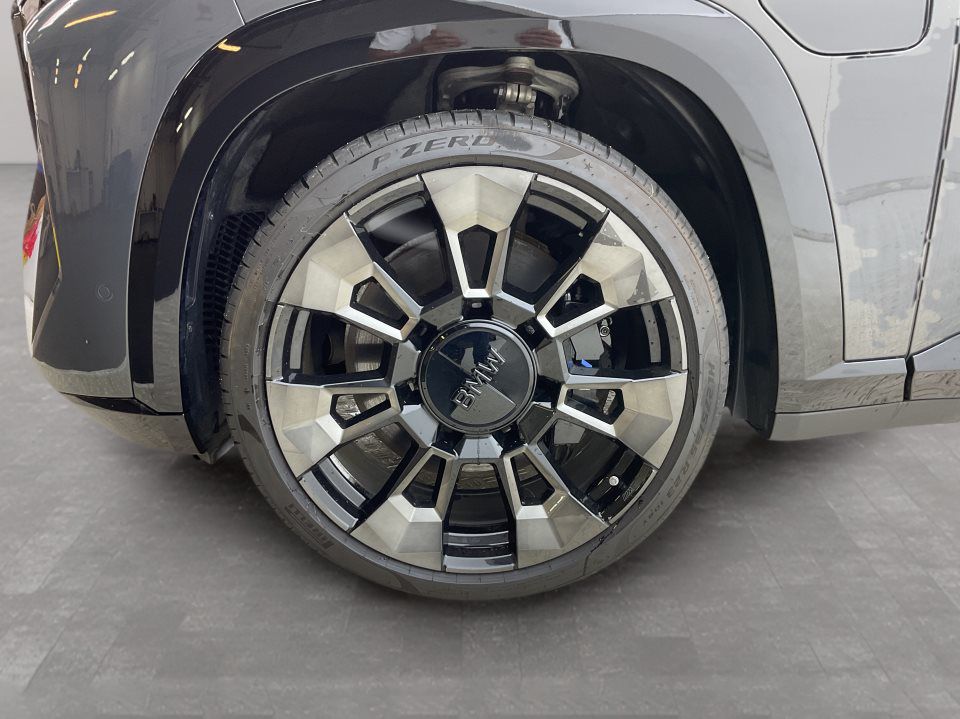 BMW XM