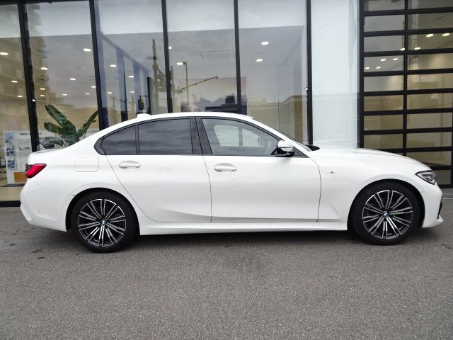 G20 320d xDrive RHD Saloon