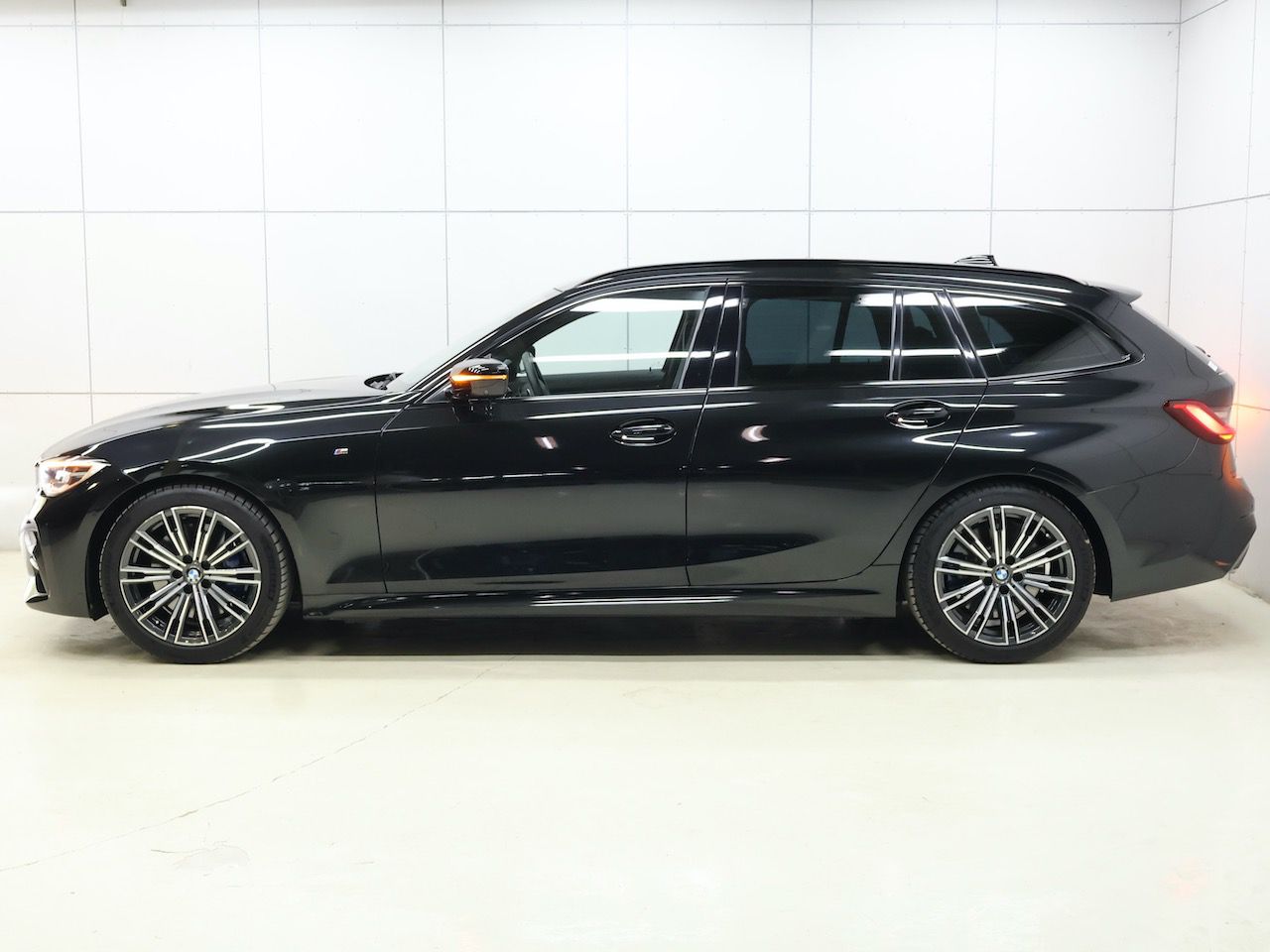 G21 330i Touring RHD