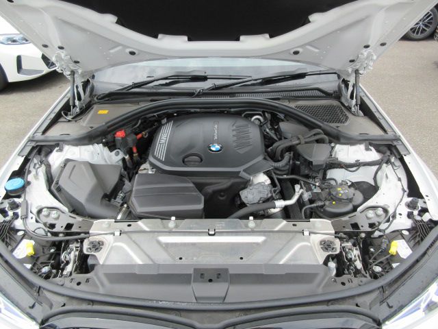 320d xDrive Berline RHD