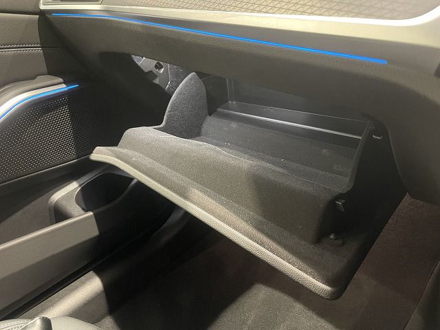 320d xDrive Berline RHD