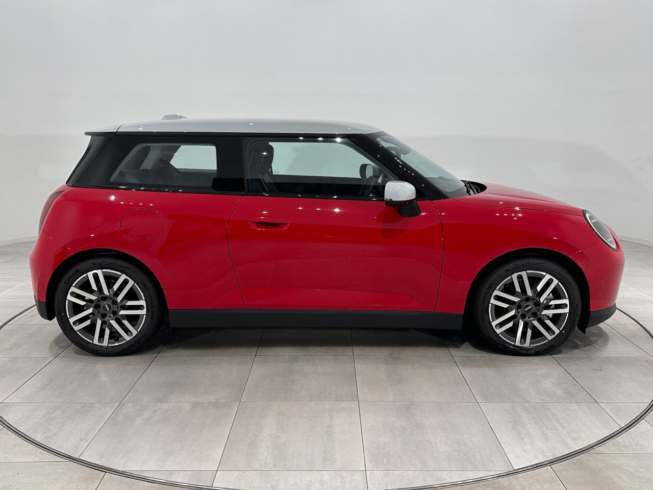 J01 MINI Cooper E
