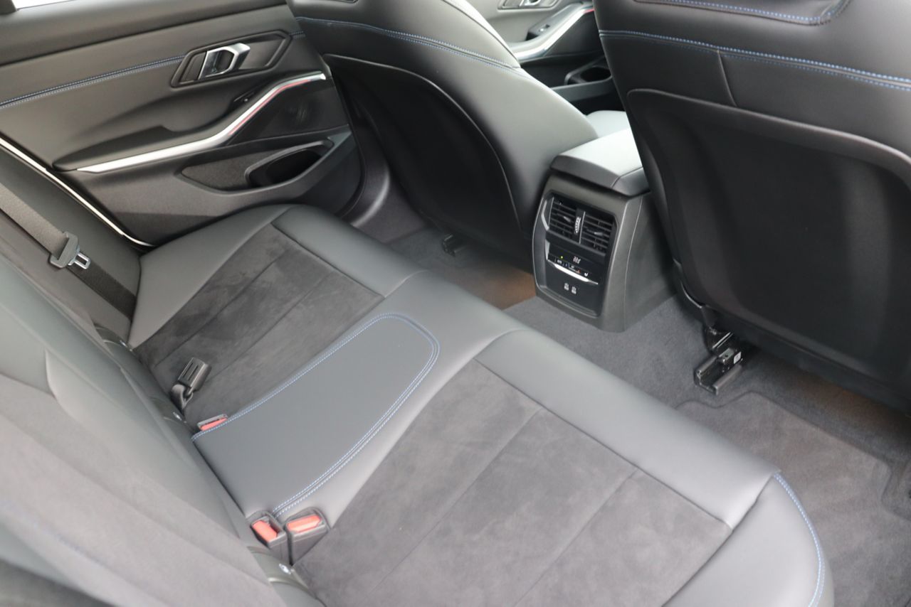 320d xDrive Berline RHD