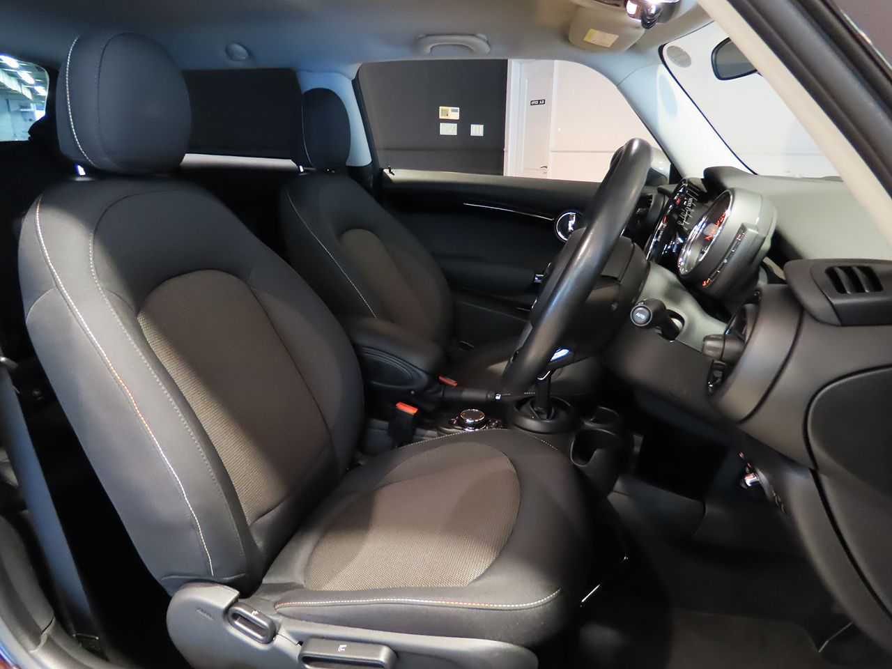 F56 MINI Cooper 3-Door Hatch LCI