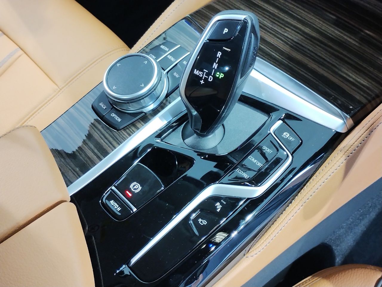 520d xDrive Sedan RHD