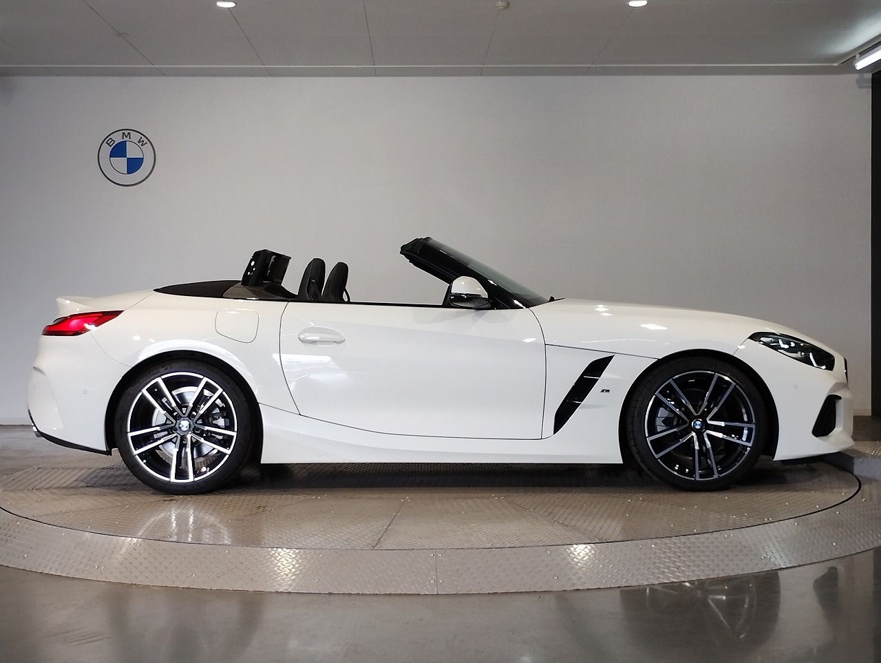 G29 z4 sDrive20i RHD