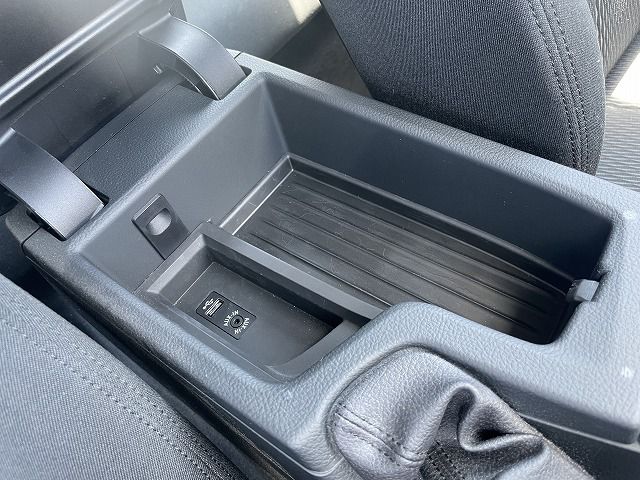320D SEDAN RHD