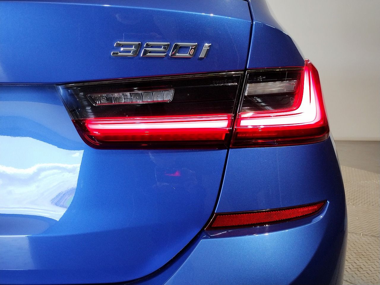 G21 320i RHD