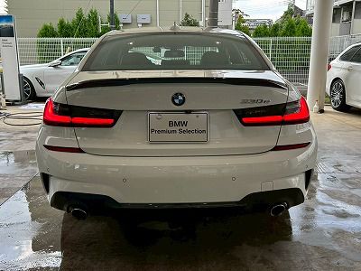 G20 330e Saloon RHD