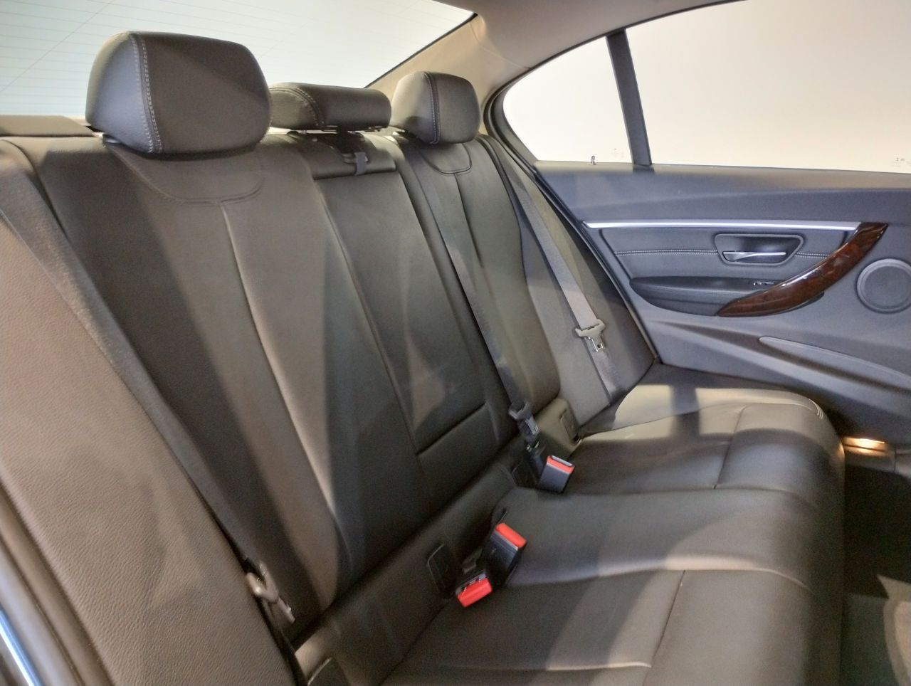 320D SEDAN RHD