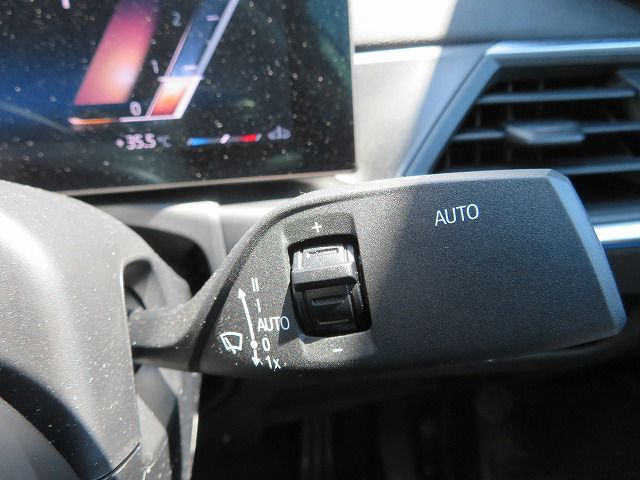 320d xDrive Berline RHD