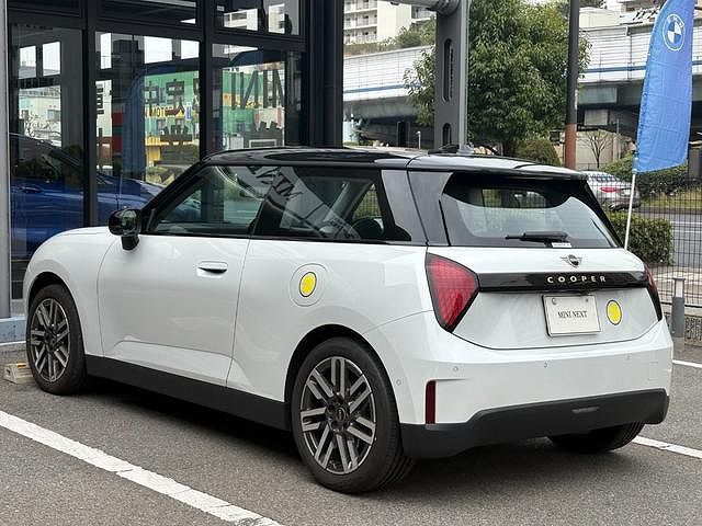 J01 MINI Cooper E