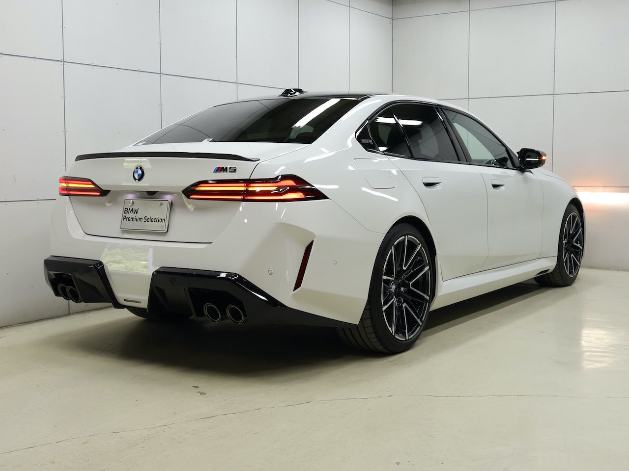 M5 Saloon RHD