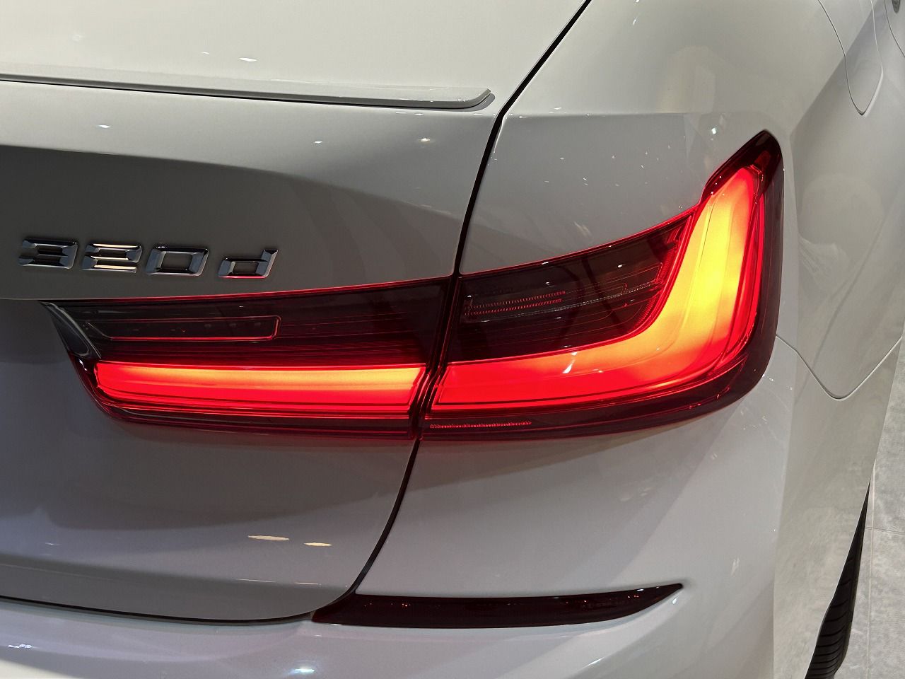 G20 320d xDrive RHD Saloon