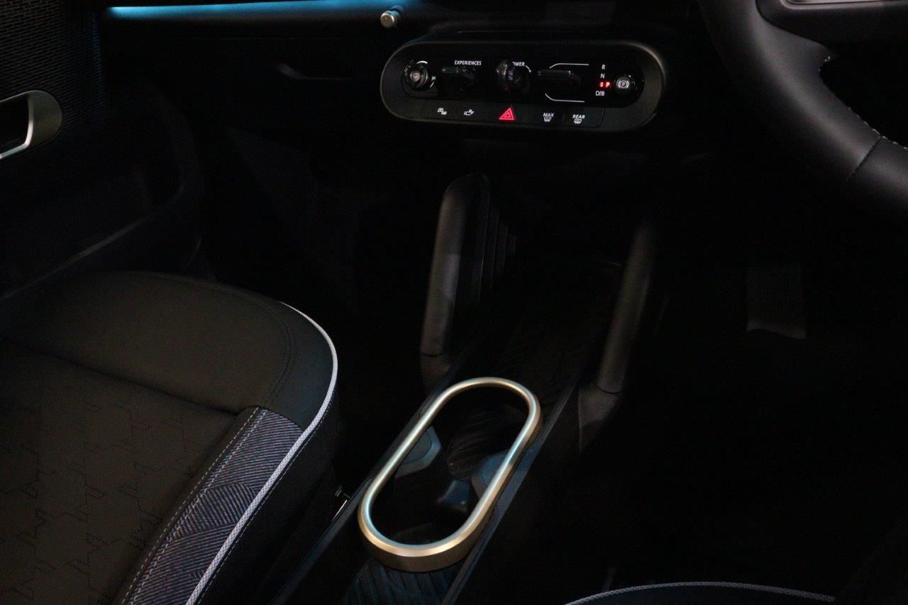 J01 MINI Cooper E