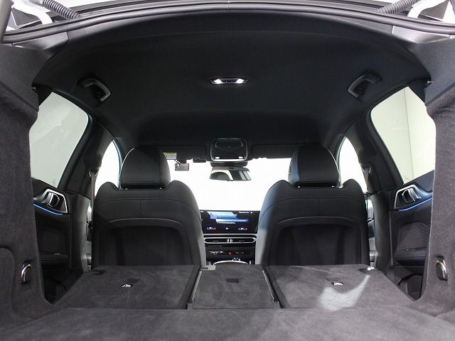 G26 i4 eDrive40 RHD