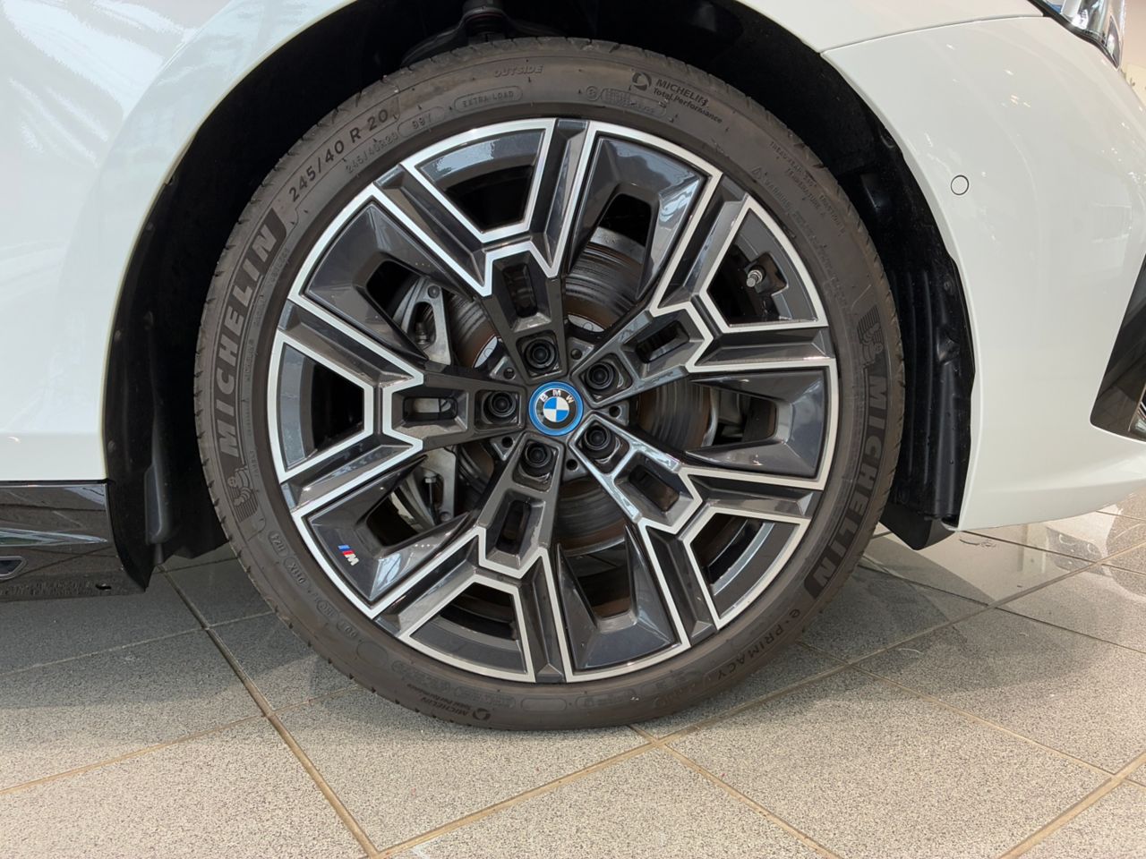 BMW i5 eDrive40 M Sport RHD