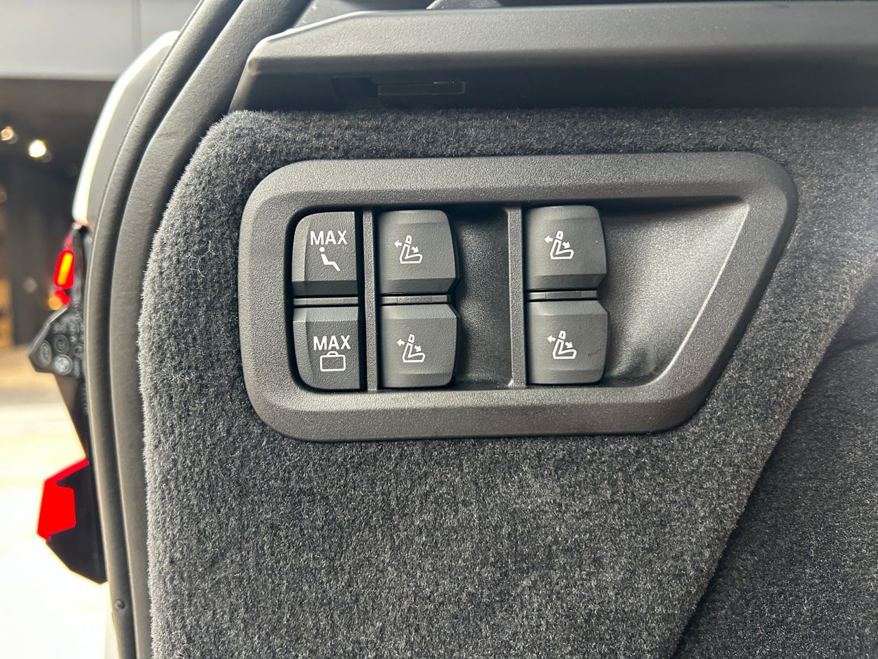 X7 xDrive40d RHD US