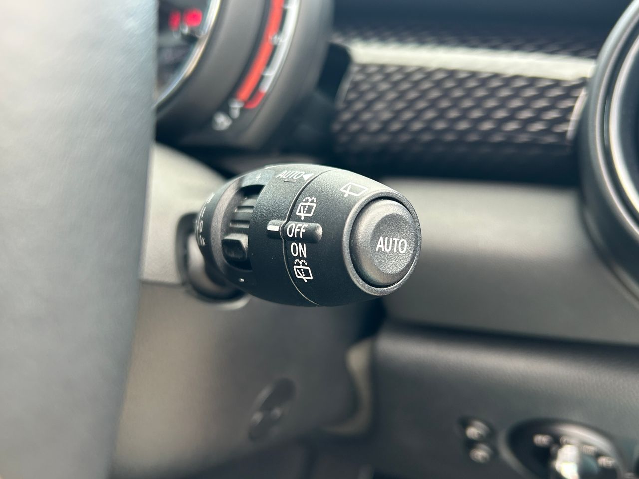 F56 COOPER S D(AT)