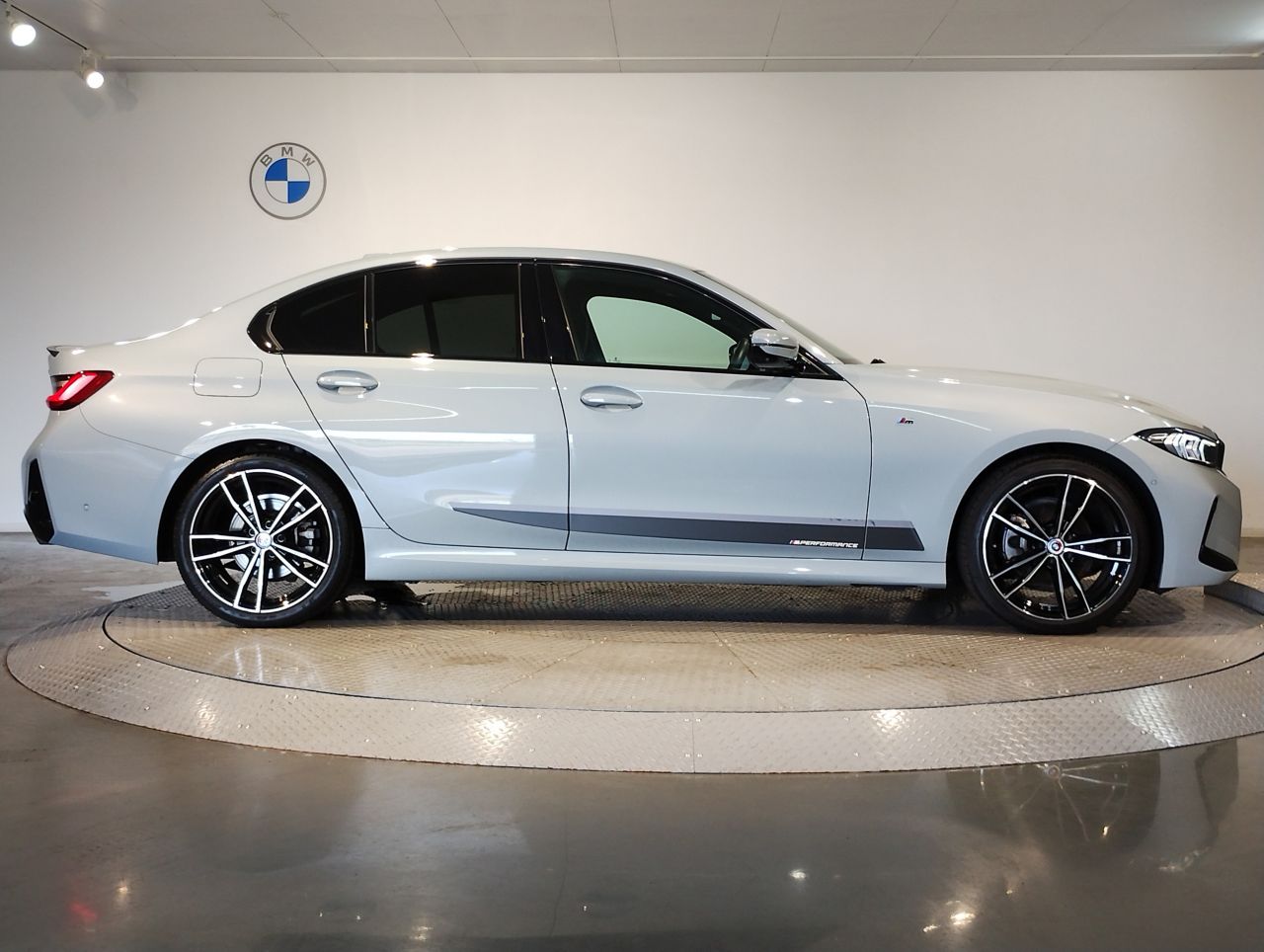 320d xDrive Berline RHD