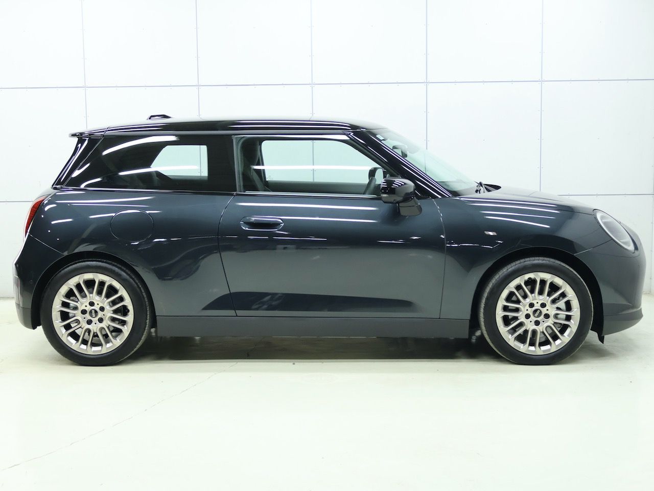 J01 MINI Cooper SE