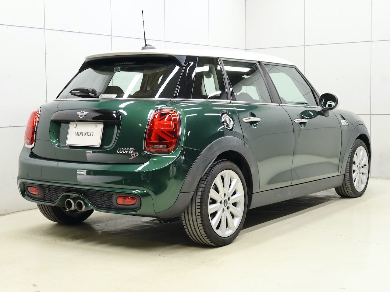 F55 COOPER S D(AT)