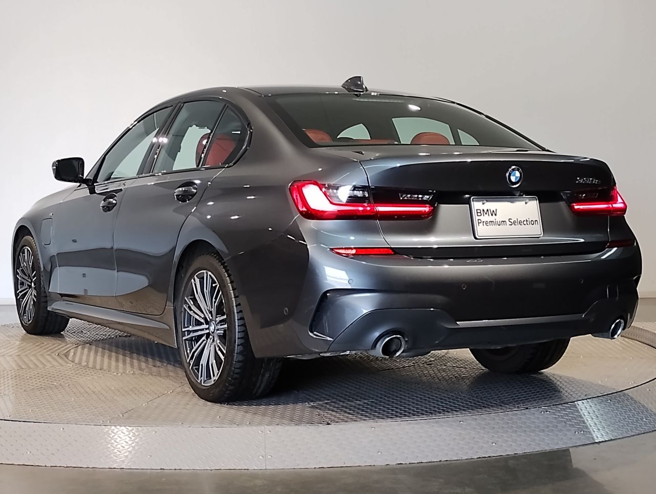G20 330e Saloon RHD